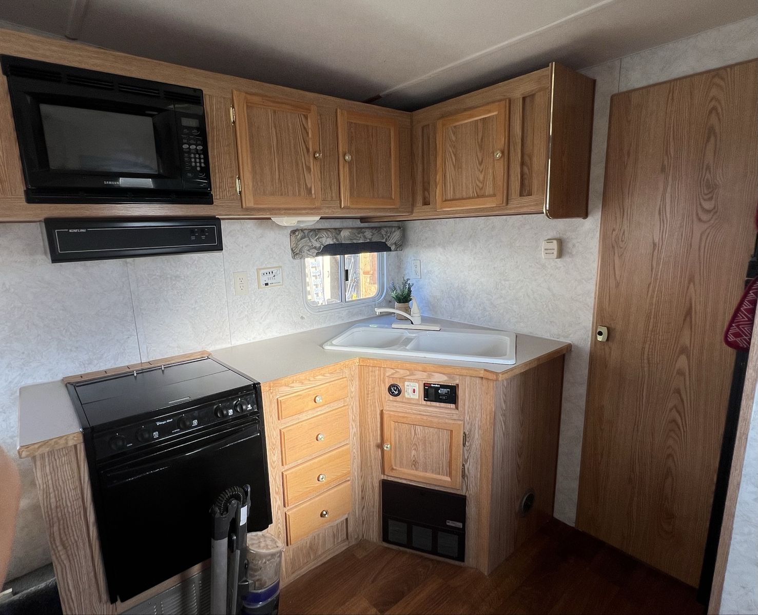 Main image 22