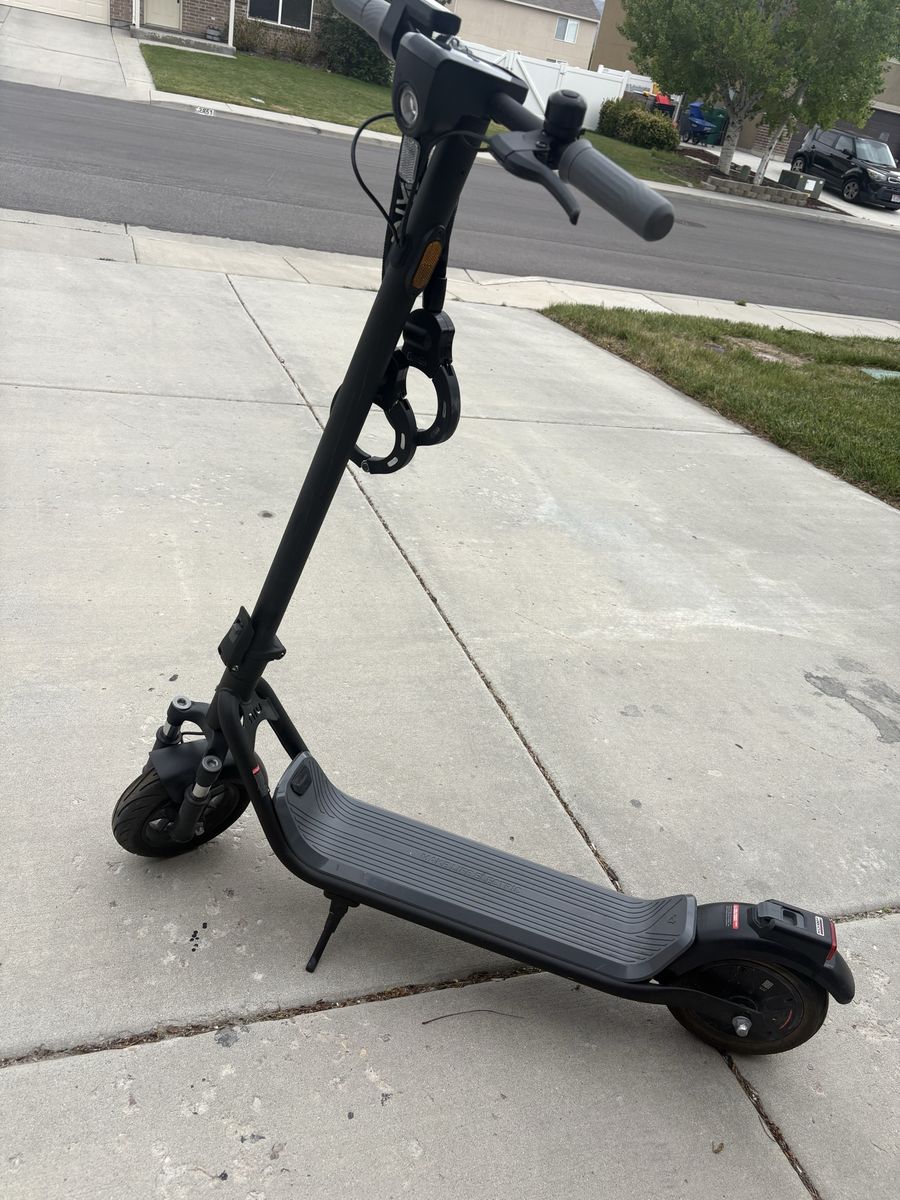 Mankeel Electric Scooter – Charger + Lock Included