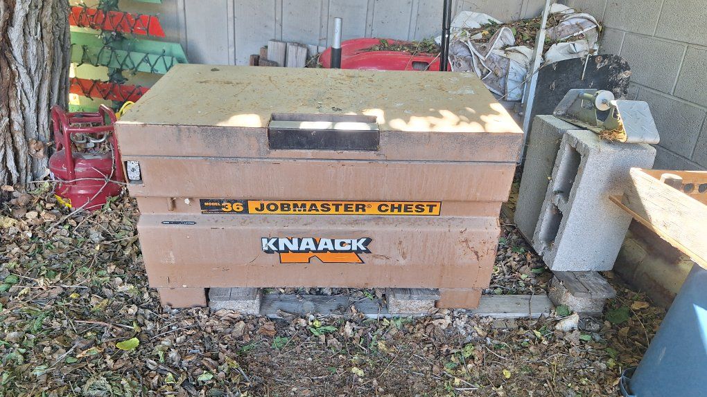 Knaack jobsite chest