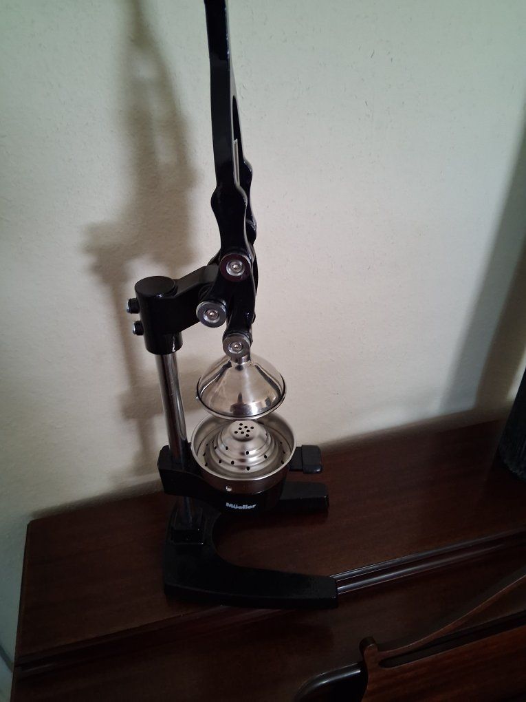Mueller Manual Citrus Juicer Commercial Grade Black & Silver Hand Press Juicer