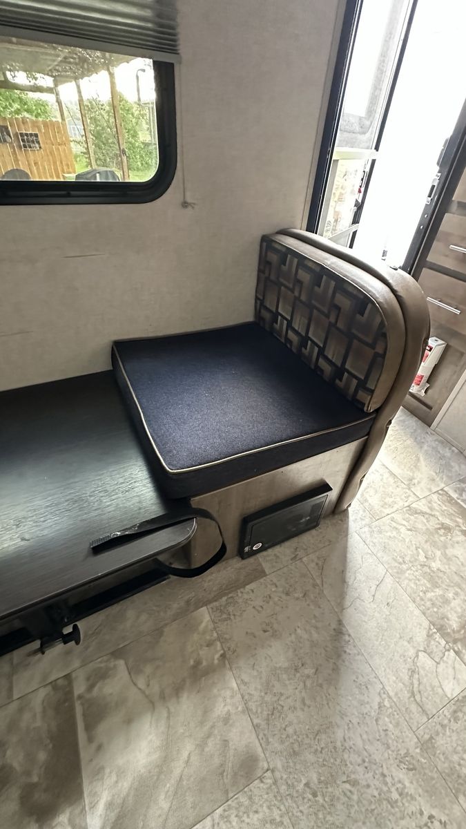 Main image 6