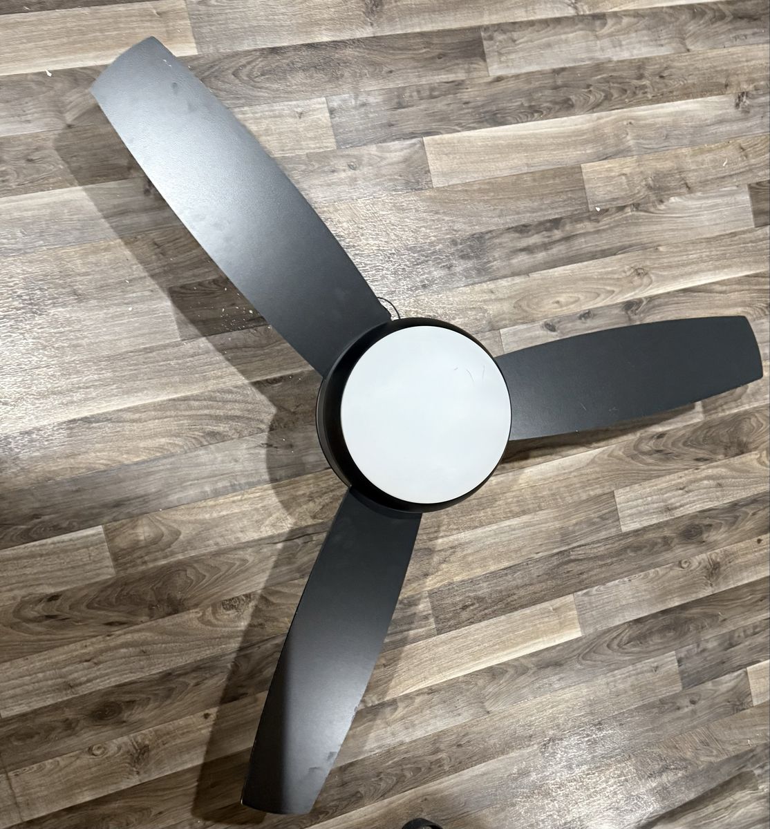 Modern black ceiling fan w/ remote