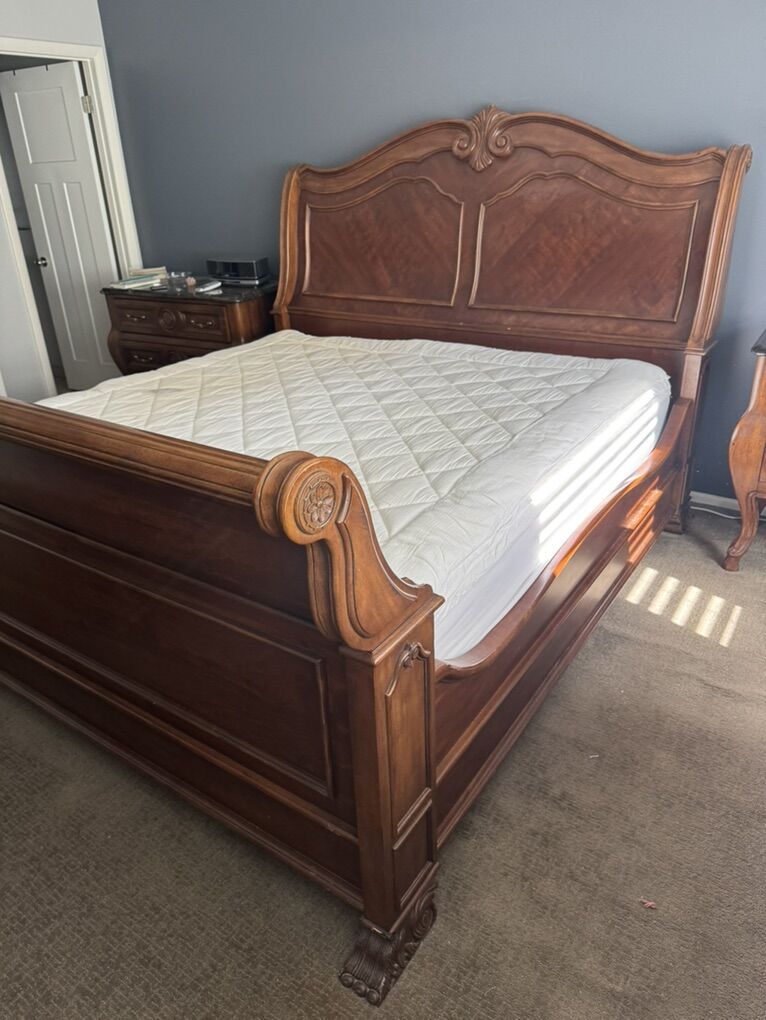 KING bedroom Set/Michael Amini Cortini Collection