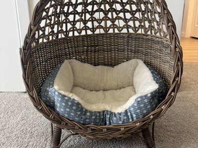 Wicker Rattan Egg Pet Bed with Cozy Sherpa Cushion - Small Dog/Cat House Furniture