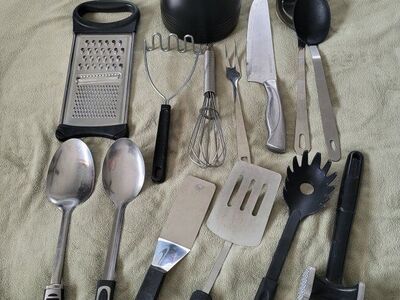 **NEW KITCHEN UTENSILS & HOLDER**