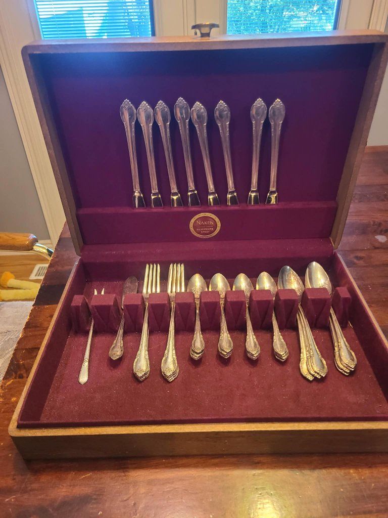 1847 rogers bro silver ware set for 8