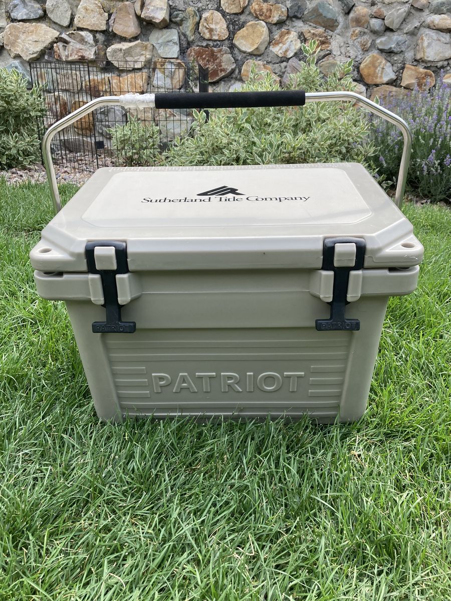 Patriot Brand 10 Quart Tan Heavy Duty Cooler in like new condition