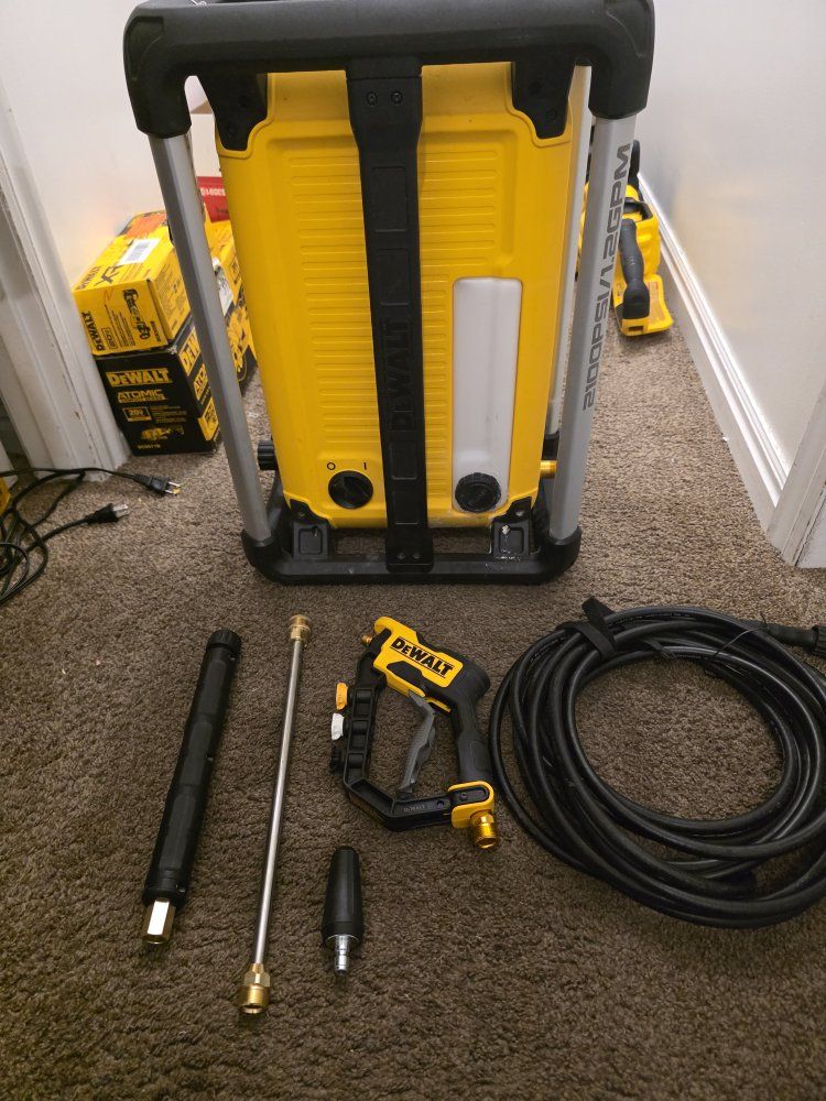 Dewalt DWPW2100 2100 PSI 1.2 GPM 13 Amp Cold Water Electric Pressure Washer