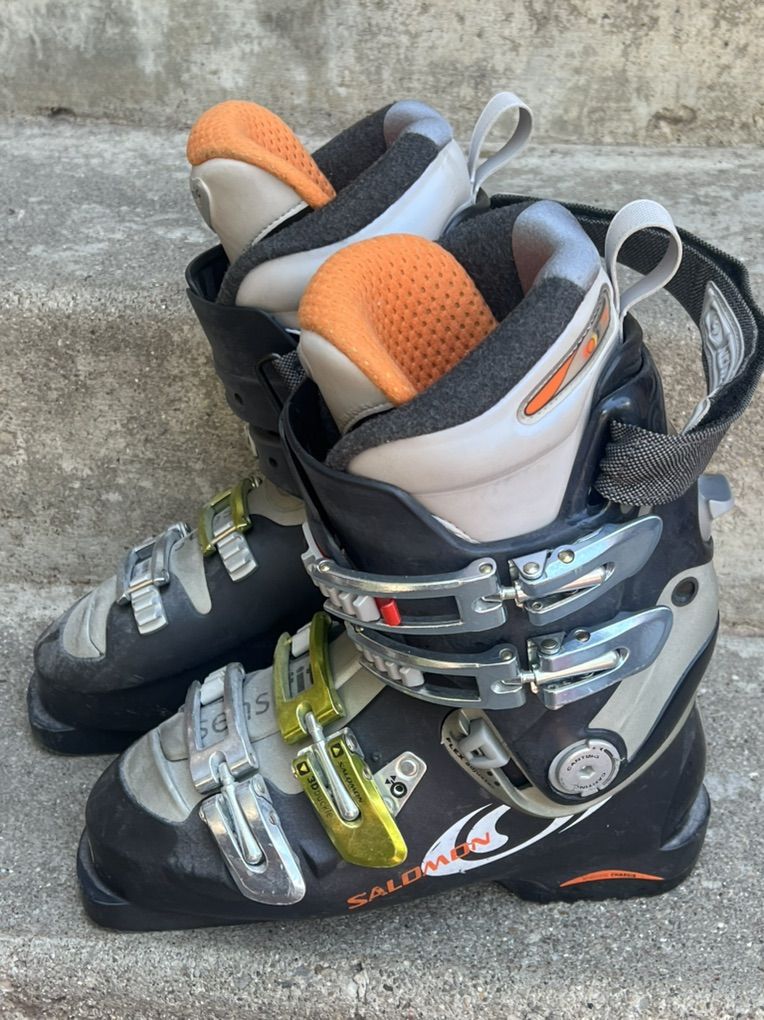 Salomon Ski Boots downhill Skiing 24.5