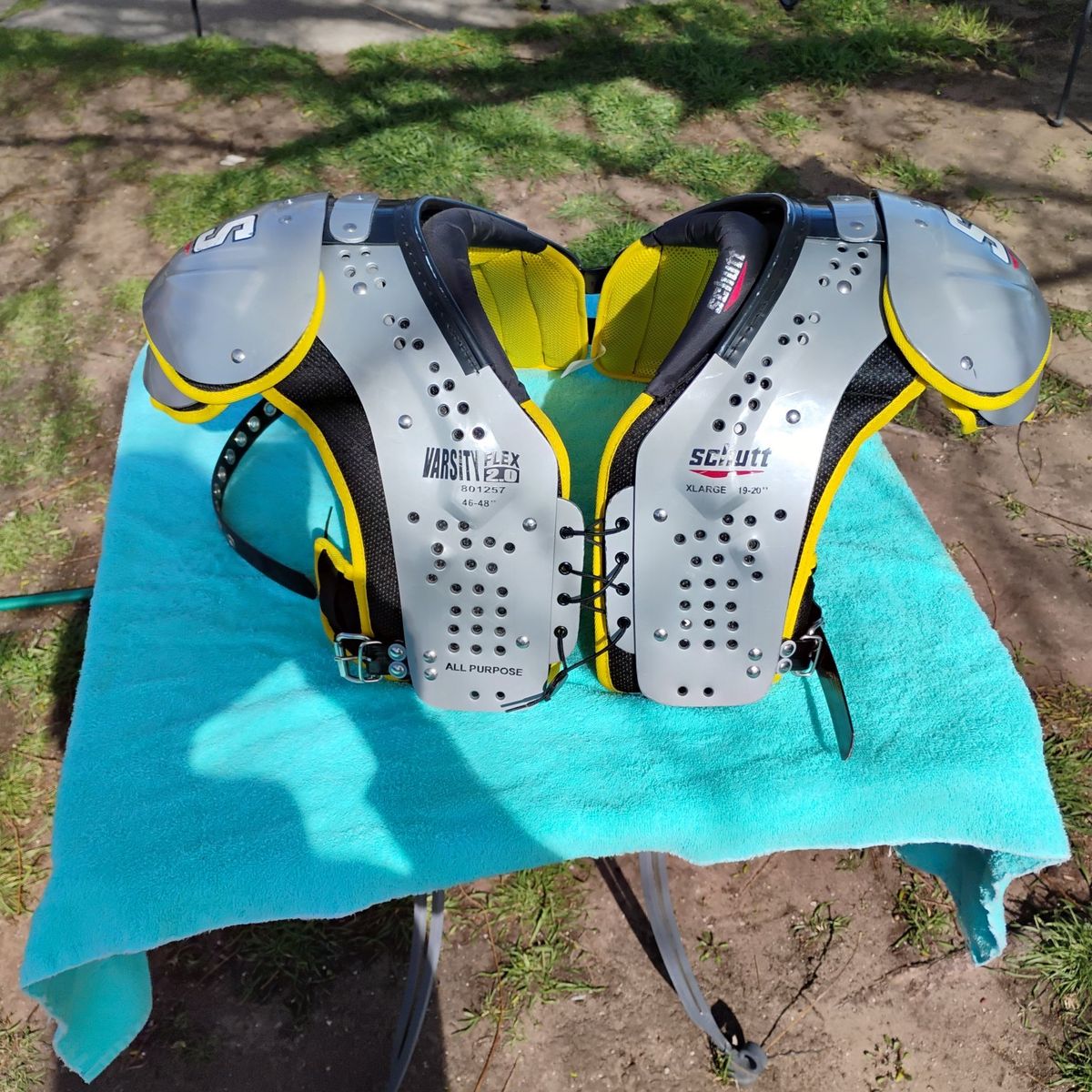Schutt Varsity Flex 2.0 Football Shoulder Pads XL