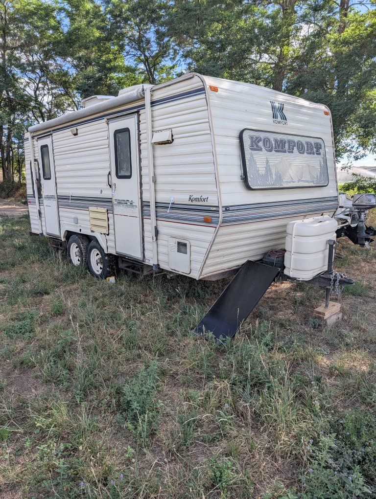 Komfort Bumper Pull Travel Trailer Camper with Kitchen & Bathroom