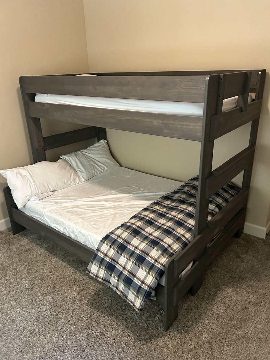 Twin over Full Bunk Bed - Driftwood Farmhouse - 2nd home, rarely slept in!