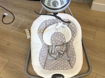 Graco Baby Swing with Vibration, Music, and Toy Bar - Neutral Pattern