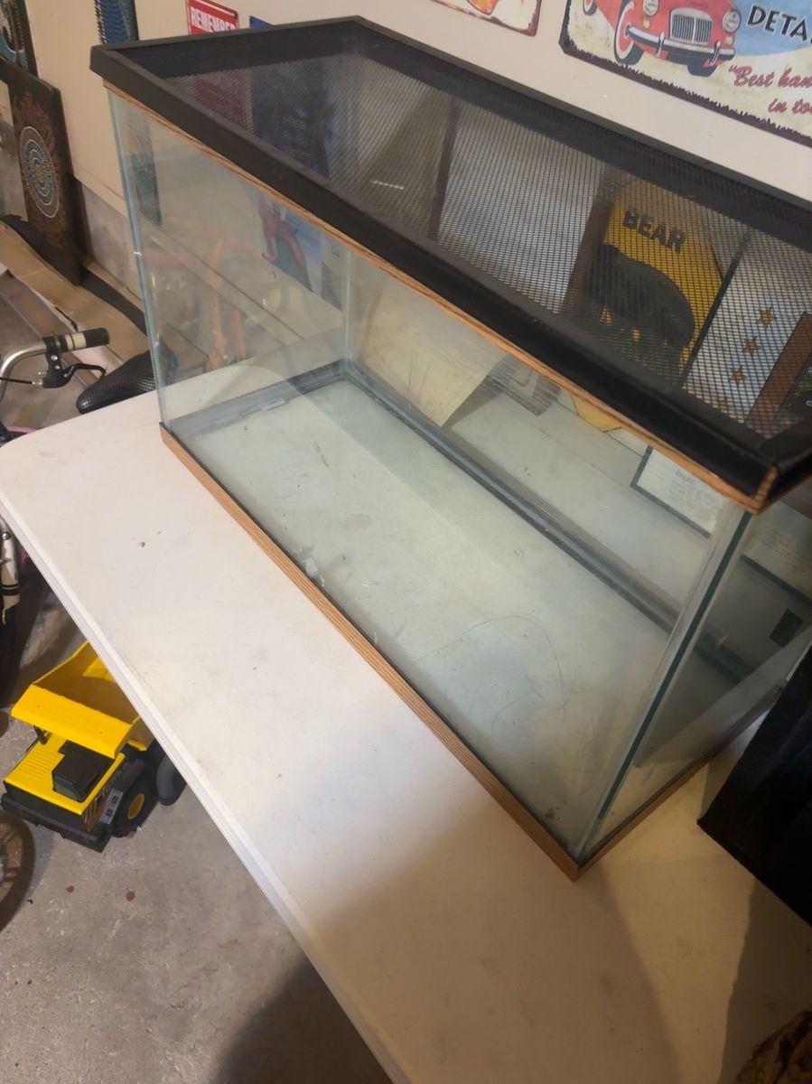 29 Gallon Glass Aquarium / Reptile Tank w/ Screen Lid