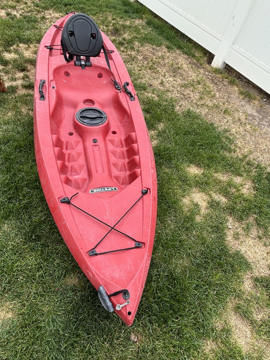 Lifetime Tamarack 120 Kayak - includes paddle.