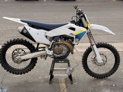 2025 Husqvarna FC450F Dirtbike