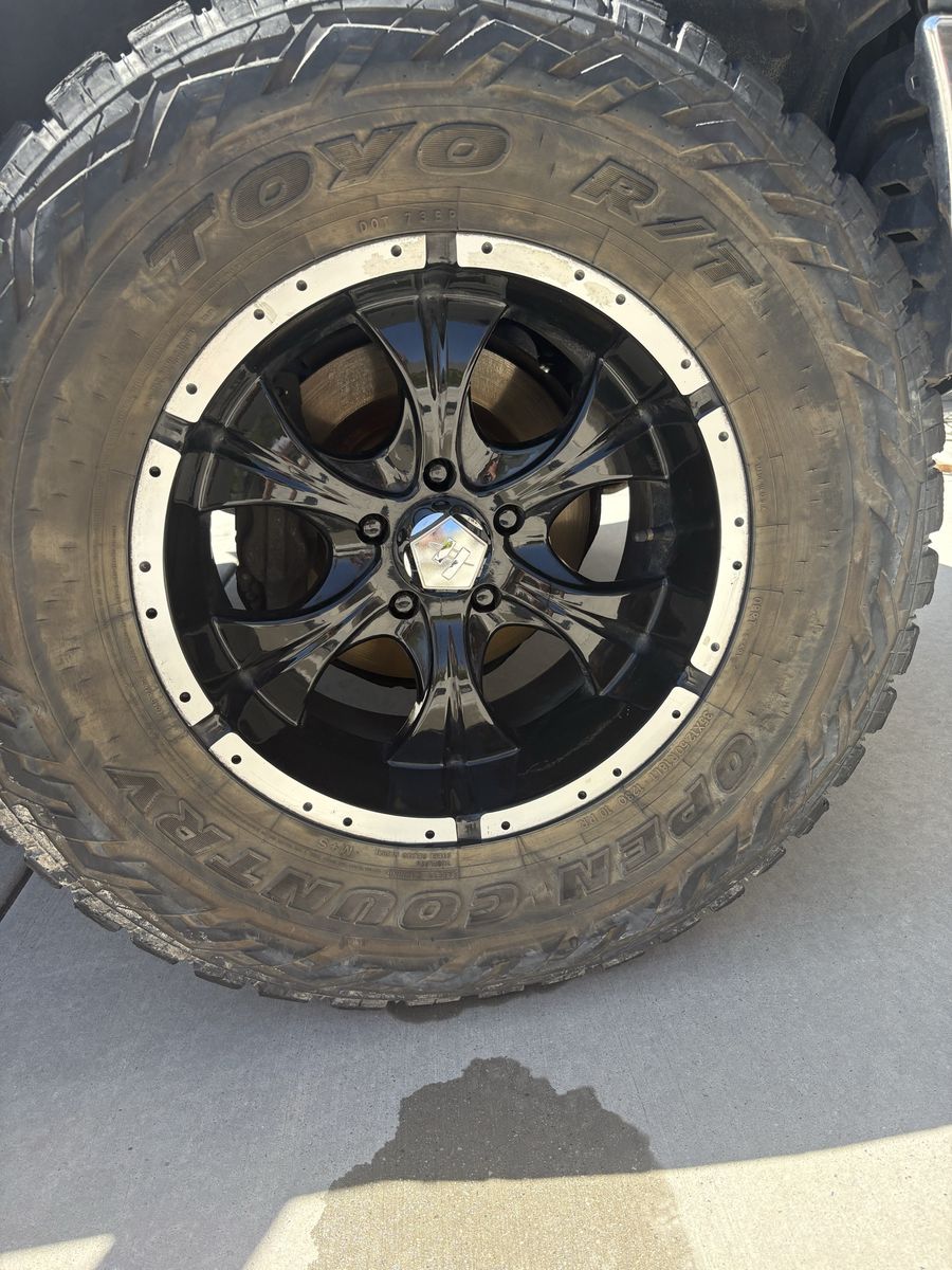 5x127 18” helo wheels with 35” tires