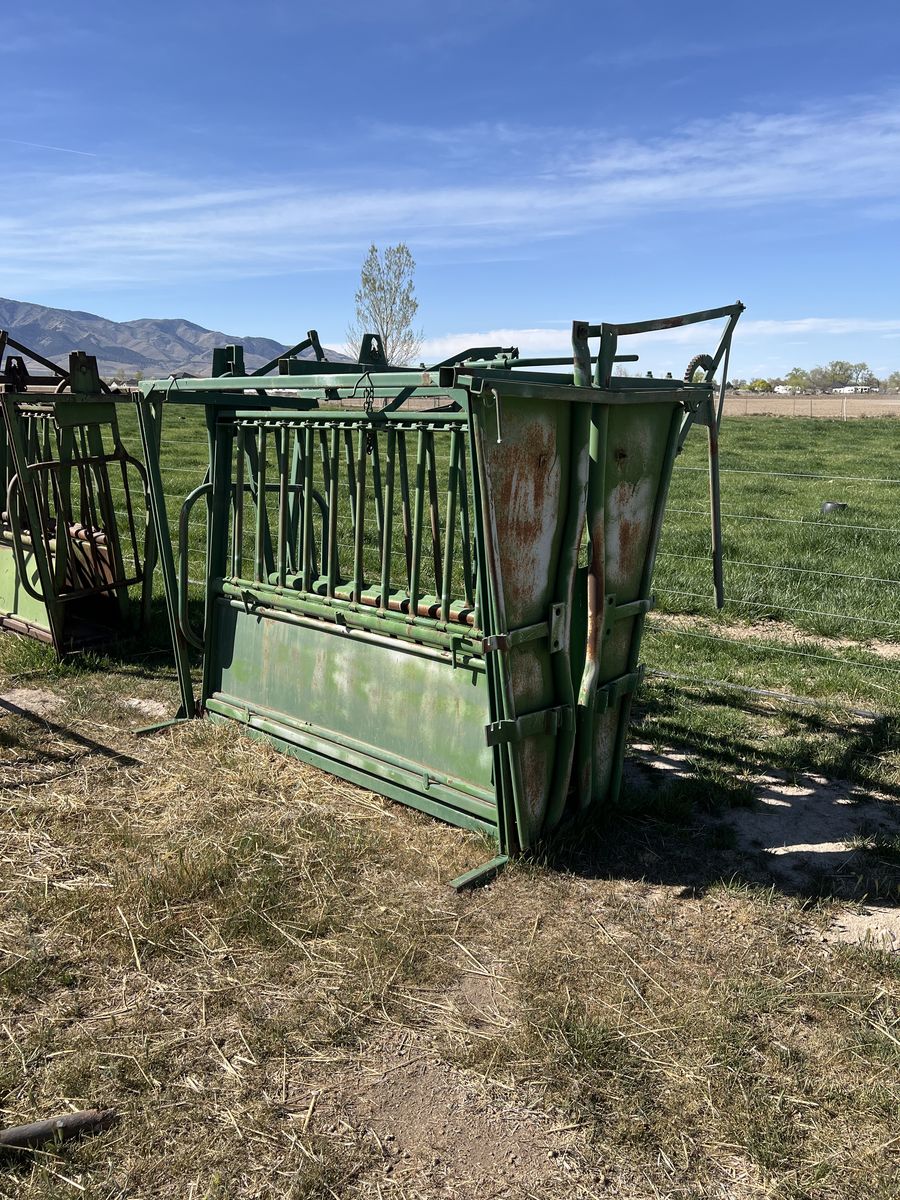Powder River Squeeze Chute