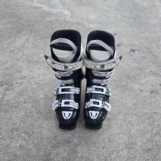 Women's Atomic Hawx Ski Boots Sz. 6-6.5 Mondo 24