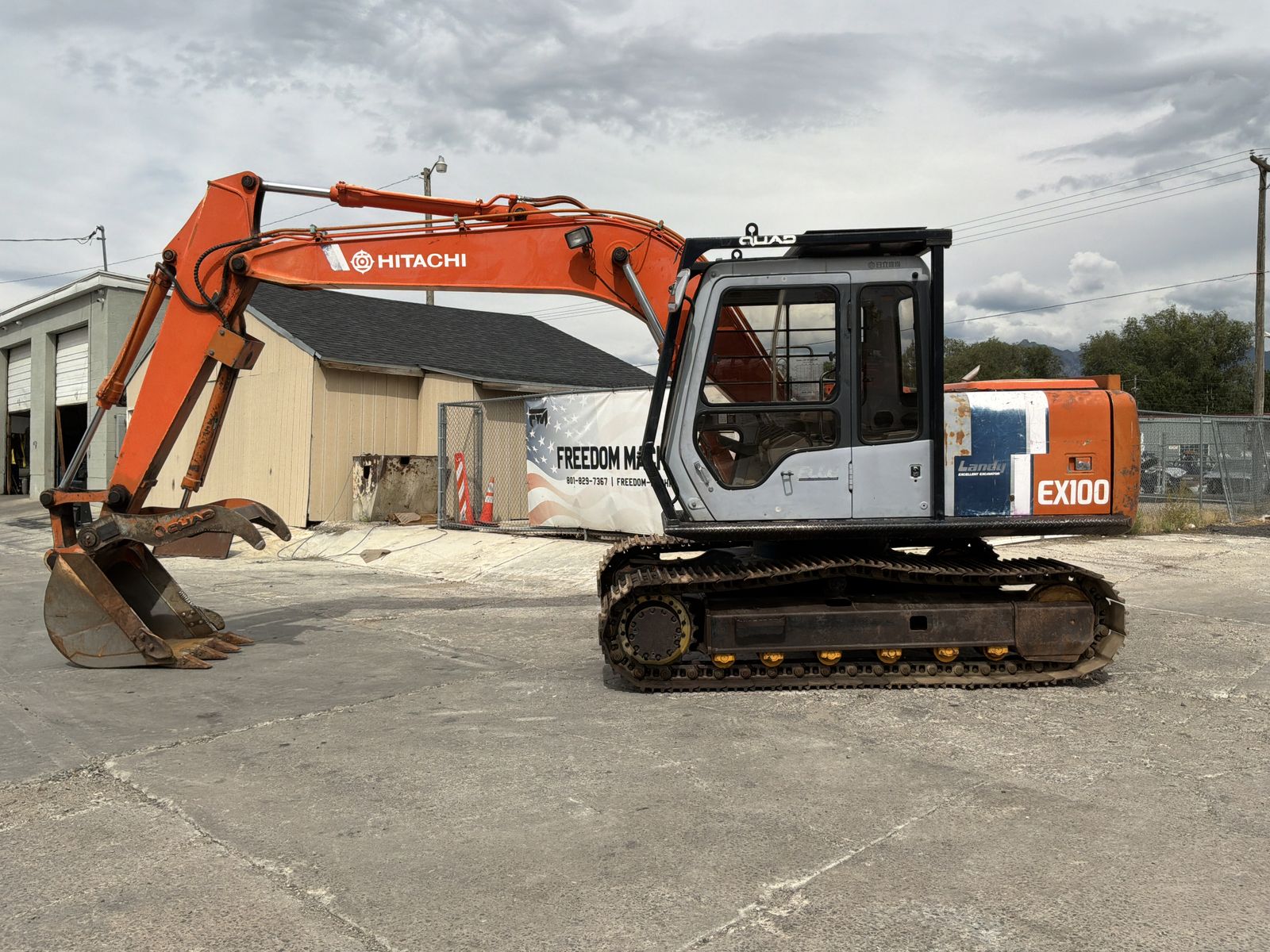 1992 Hitachi EX100-2 Excavator – New Undercarriage – Thumb