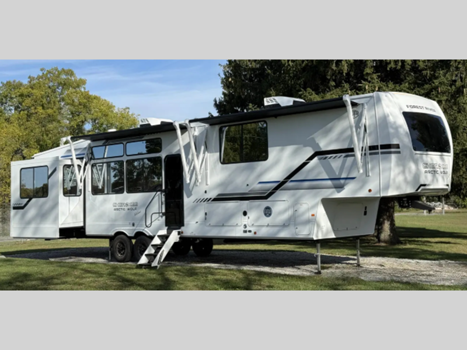 2026 Forest River RV Cherokee Arctic Wolf 38LEAH.G 5TH WHEEL ARCTIC WOLF CHEROKEE LUXURY COUPLES COACH