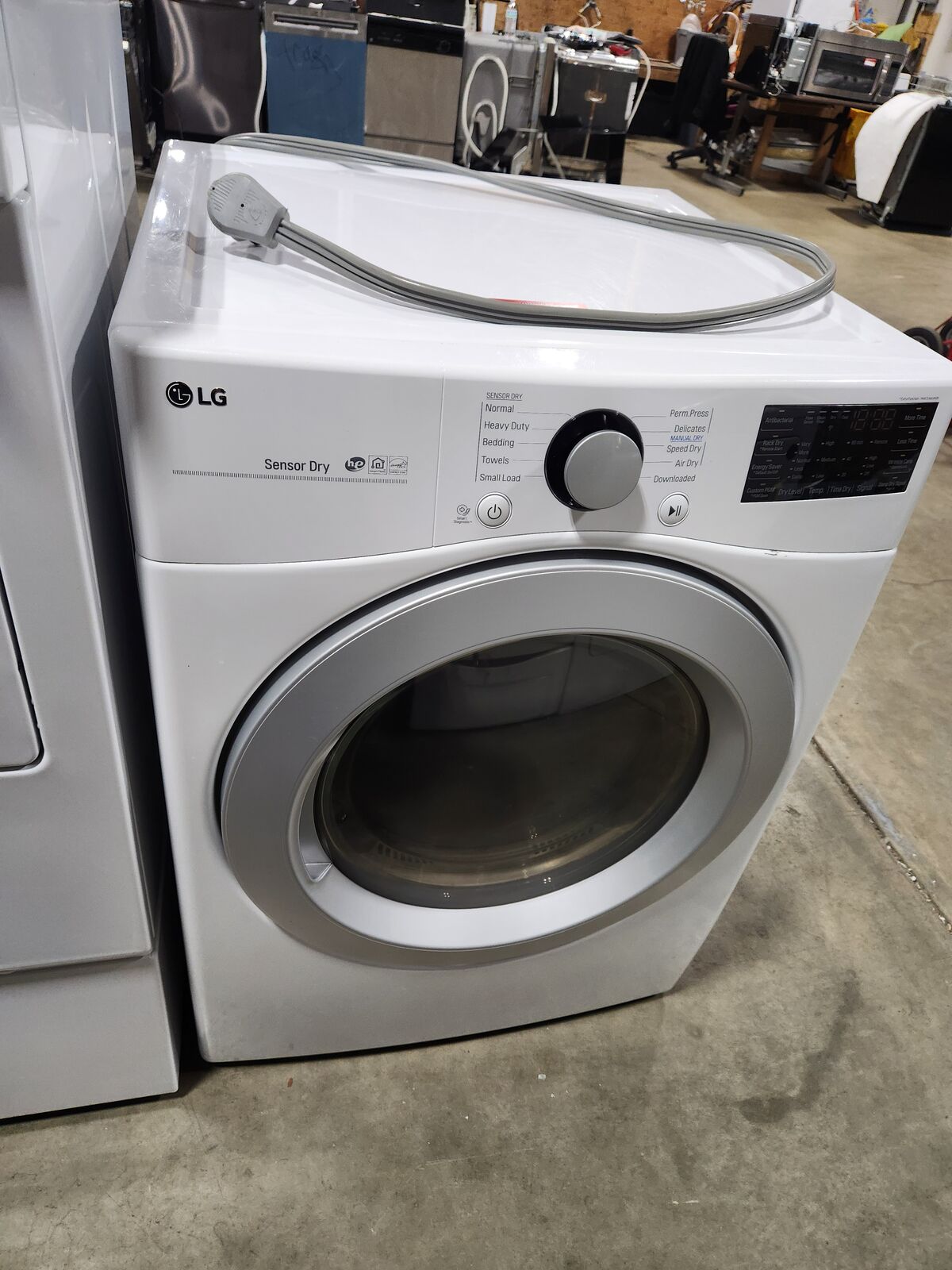 BEAUTIFUL LG FRONTLOAD ELECTRIC DRYER! W-WARRANTY