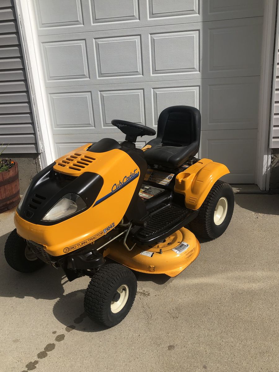 ZERO TURN TRACTOR i1040 CUB CADET LAWNMOWER
