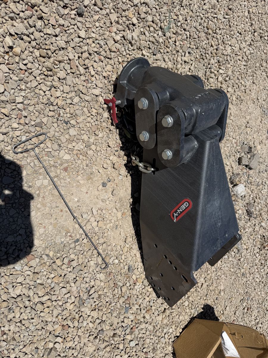 Gen-y GH-8065AL fifth wheel to gooseneck adapter 25k weight rating