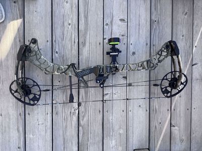 Mathews V3 31 Compound Bow Right Hand 28” Quiver Sight Arrow Rest