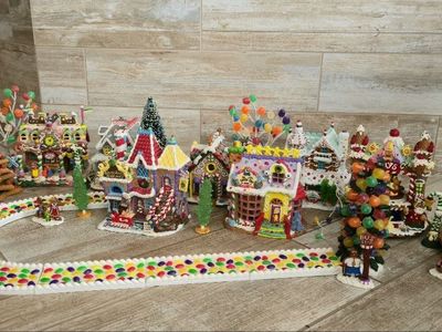 Huge Lemax Sugar 'N Spice Gingerbread Village