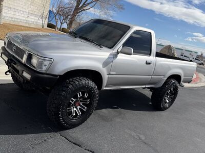 1993 TOYOTA PICKUP Deluxe