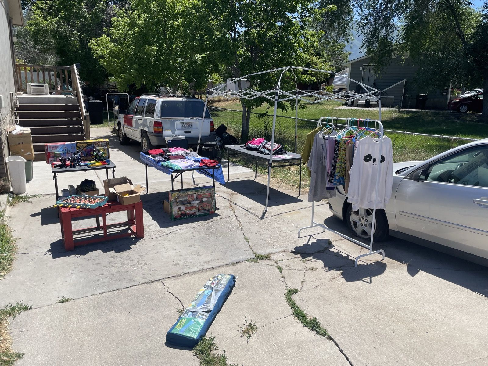 SPRINGVILLE YARD SALE! CLOTHES, ELECTRONICS, VINTAGE, MORE!