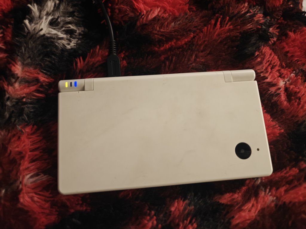Nintendo DSi Handheld Console White Used Working with Stylus