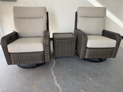 COSTCO OUTDOOR PATIO SWIVEL GLIDER RECLINER CHAIR SET