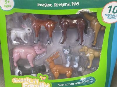 Sweet Lil Family Farm Action Figure Set