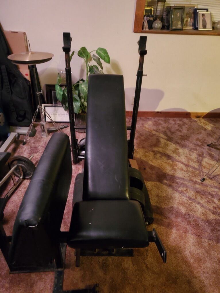 Vinage Weight Bench + Olympic Bar And Weights