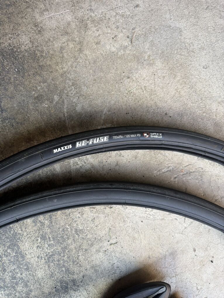 Maxxis Re-Fuse 700x25c Tires And Tubes
