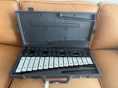 Student Bell Kit with Case - 2.5 Octave Glockenspiel - Portable Percussion Instrument