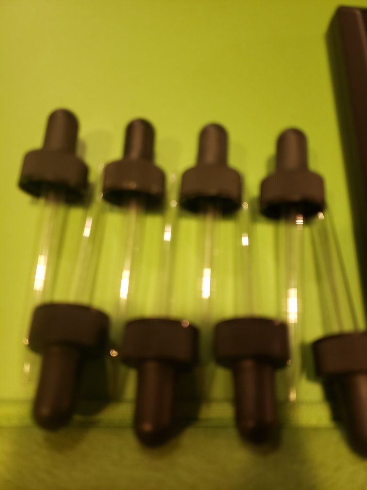 Glass Eye Droppers with Black Rubber Tops - Set of 8 for 20 ml Glass Vials. Perfect for doTERRA.