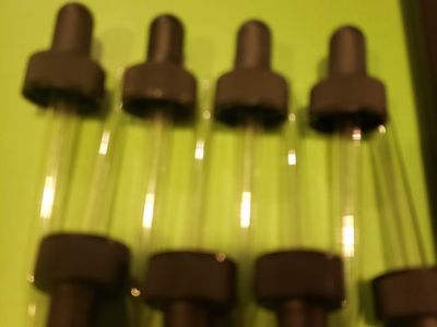 Glass Eye Droppers with Black Rubber Tops - Set of 8 for 20 ml Glass Vials. Perfect for doTERRA.