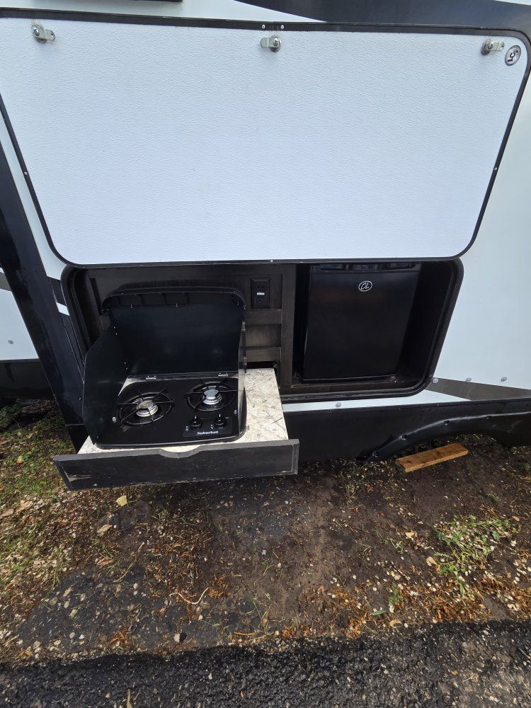 Main image 5