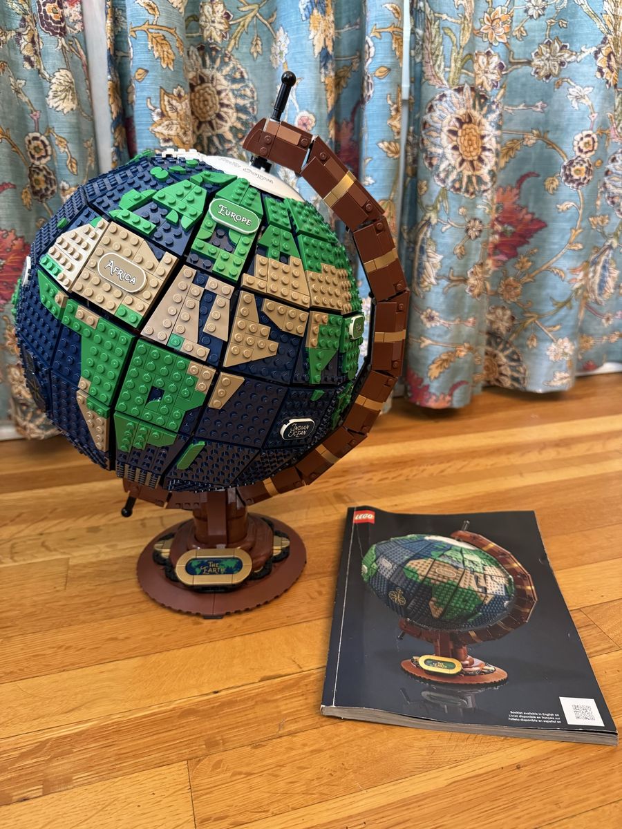 Lego The Globe (21332) - Retired