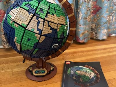 Lego The Globe (21332) - Retired