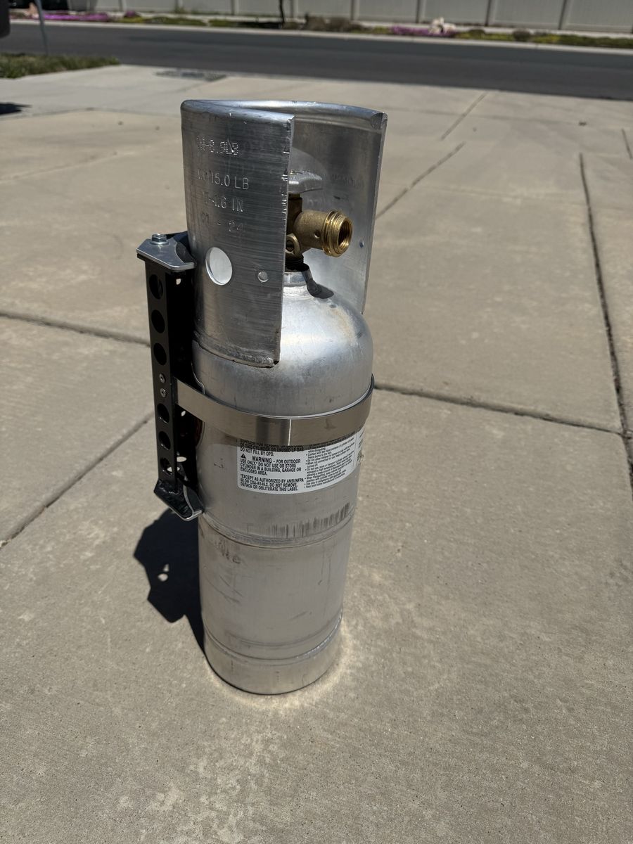 6lb aluminum propane tank. Camping, hunting, over landing.