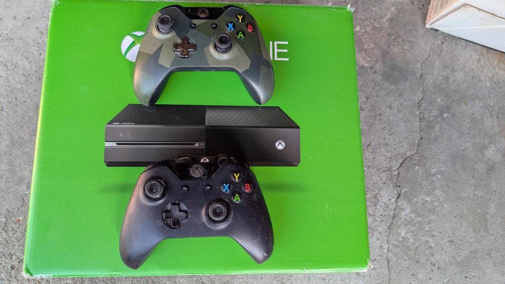 Xbox One with 2 controllers and game collection