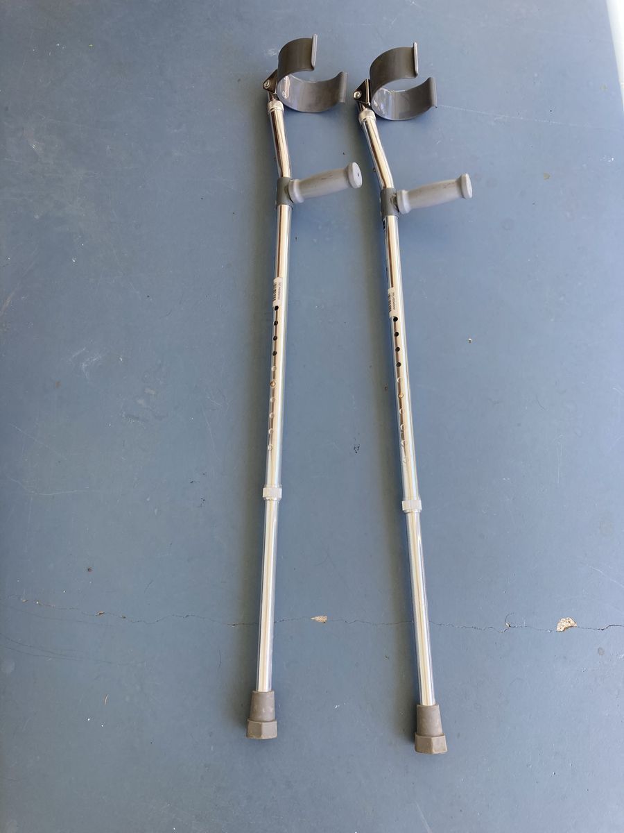 Heavy duty Forearm crutches hold up to 250 pounds