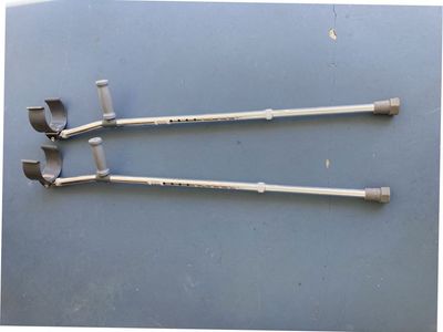 Heavy duty Forearm crutches hold up to 250 pounds