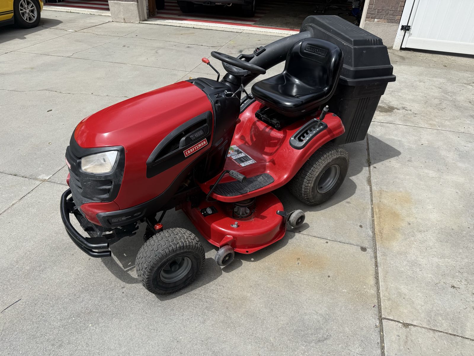 2012 Craftsman YT3000 riding mower w/bagger