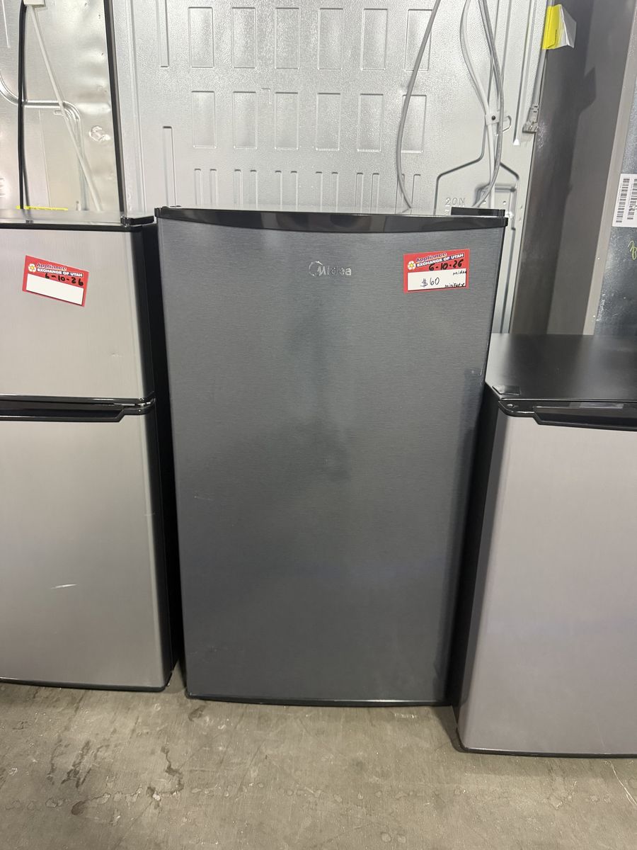 Midea Compact Mini Fridge Black - New Condition