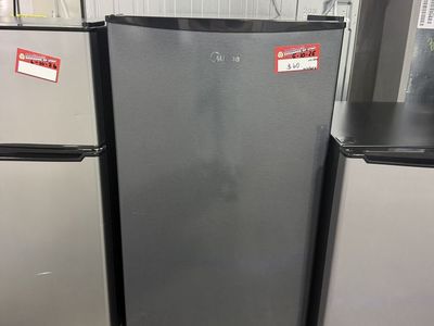 Midea Compact Mini Fridge Black - New Condition
